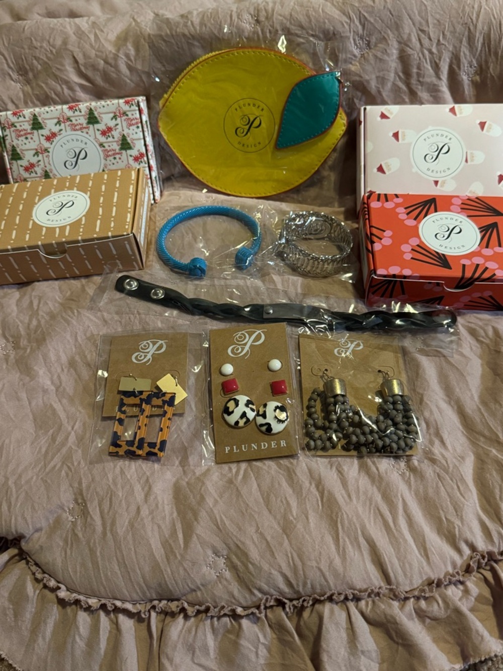 Plunder bundle. 1 lemon shaped zip pouch plus 10 pieces of jewelry